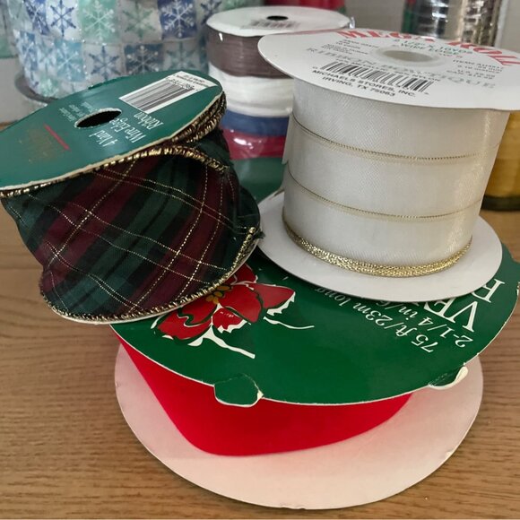 Large Lot of Christmas Holiday Ribbon Set of 12 Some New Some Wired Bows Wreaths - Picture 4 of 8